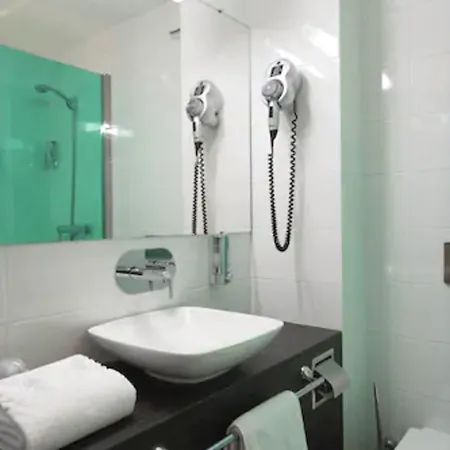 Akena Nantes Atlantis Zenith Otel 3*